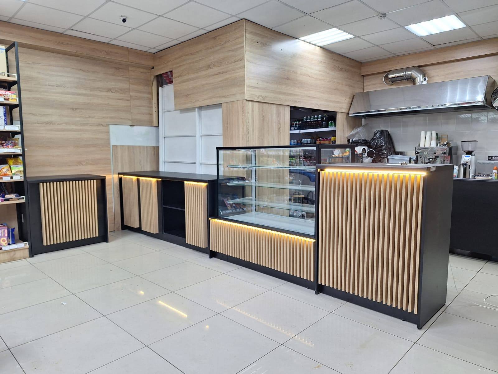 Барная стойка с рабочей зоной в кофейню - под заказ